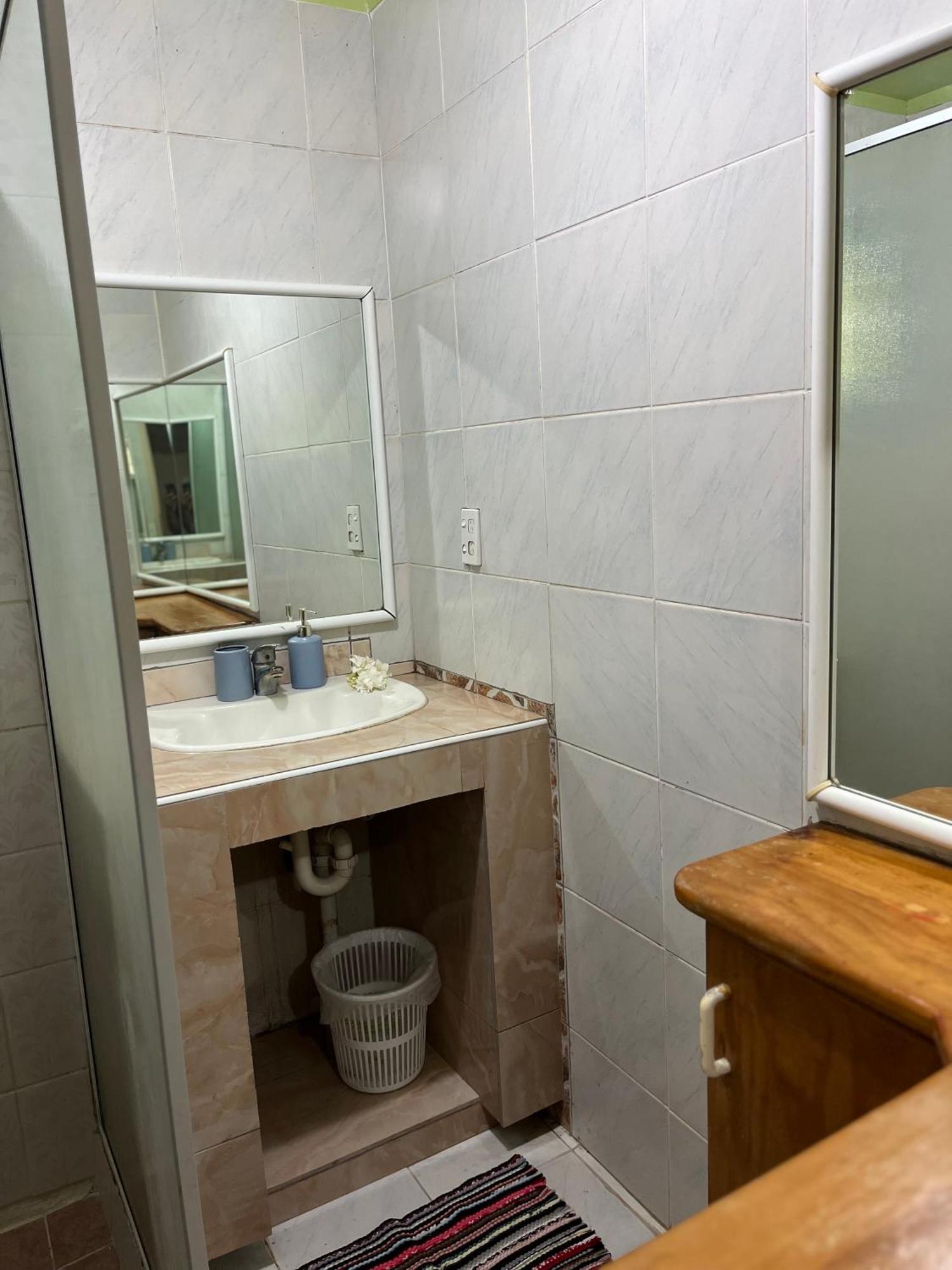 Sharnytas Guesthouse Air Conditioned Avarua Bagian luar foto
